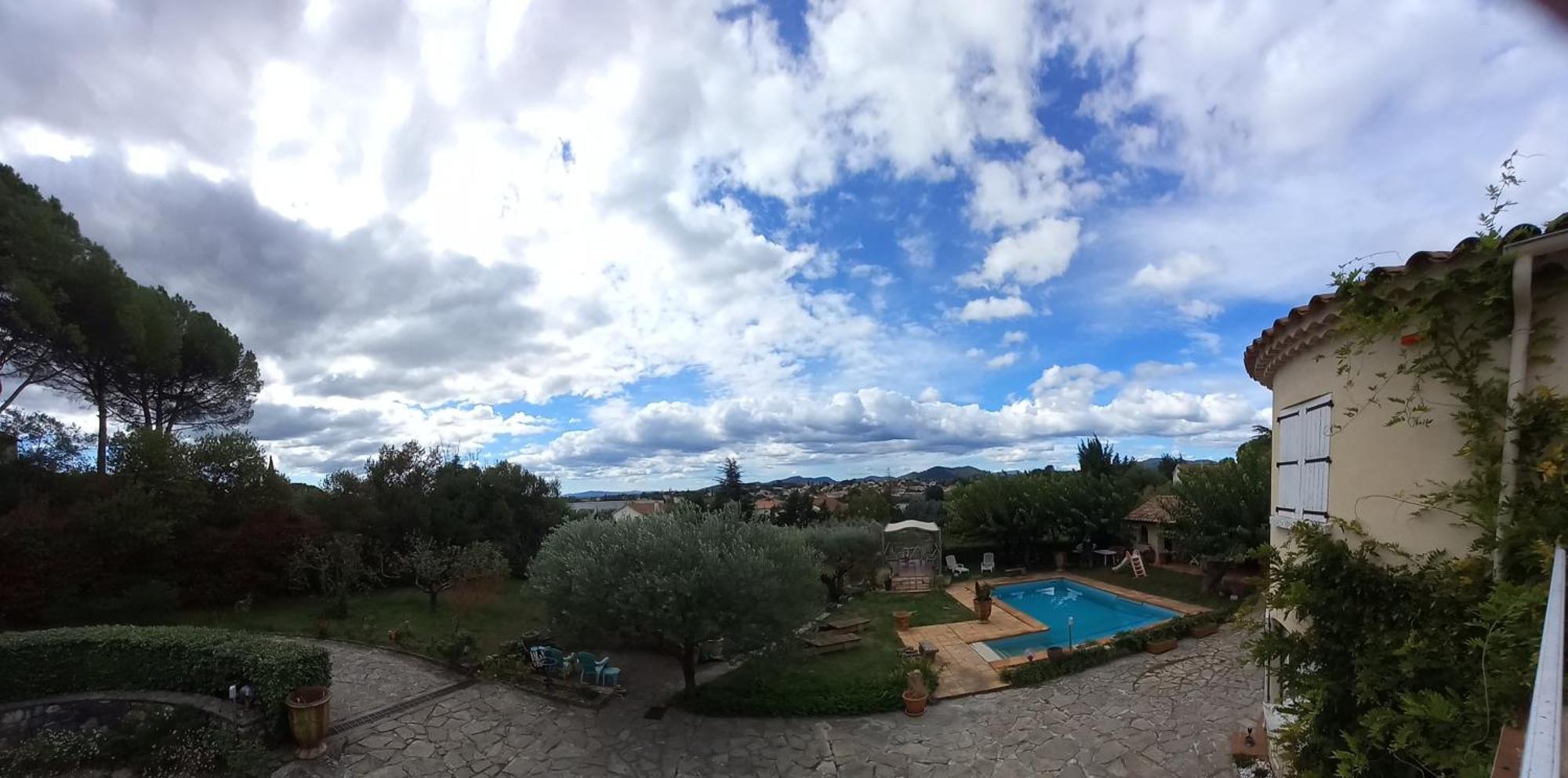 Отель Le Relais Fleuri Алес Экстерьер фото