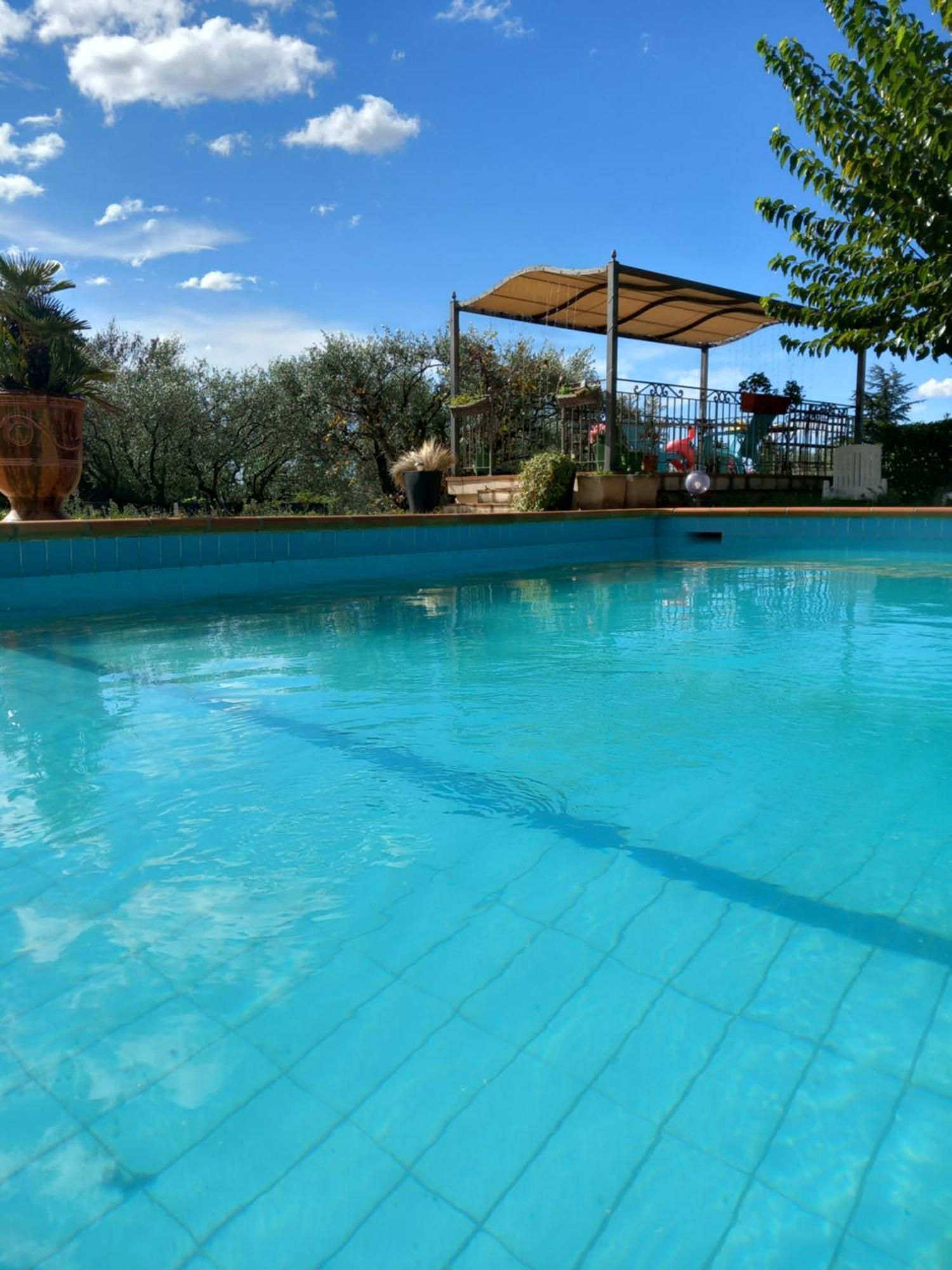 Отель Le Relais Fleuri Алес Экстерьер фото